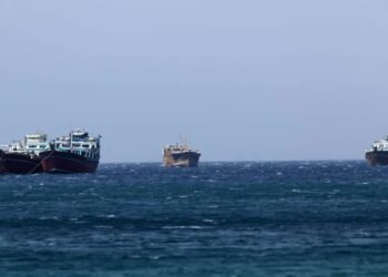 Statki w cieśninie Ormuz (zdjęcie ilustracyjne). Fot. EPA/ALI HAIDER