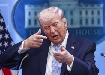 Donald Trump (PAP/EPA/JIM LO SCALZO)