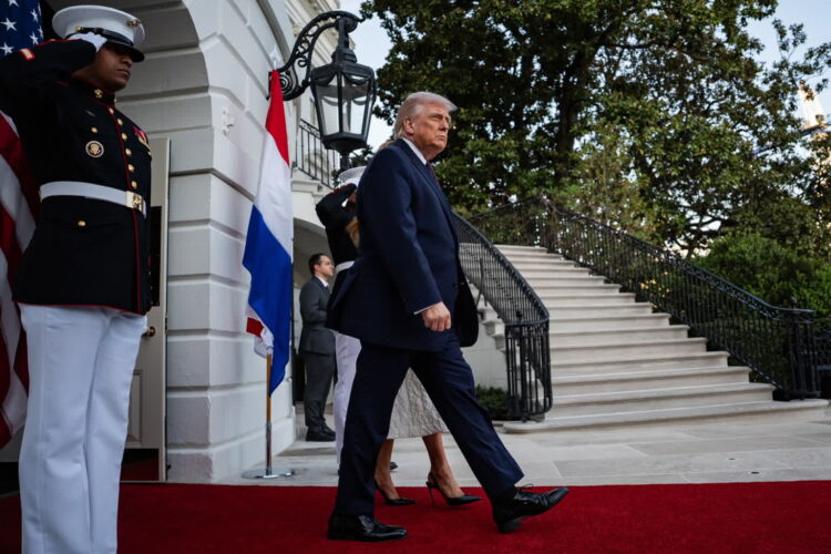 Na zdjęciu Donald Trump (PAP/EPA/SALWAN GEORGES / POOL)