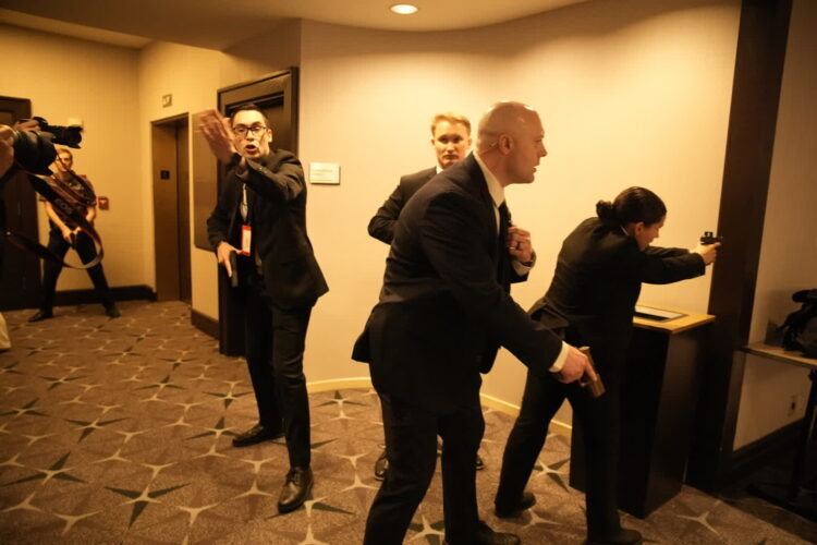 Strzały rozległy się w sobotę wieczorem wkrótce po rozpoczęciu dorocznej gali Stowarzyszenia w hotelu Hilton w Waszyngtonie. Fot. PAP/EPA/ Yuri Gripas / POOL