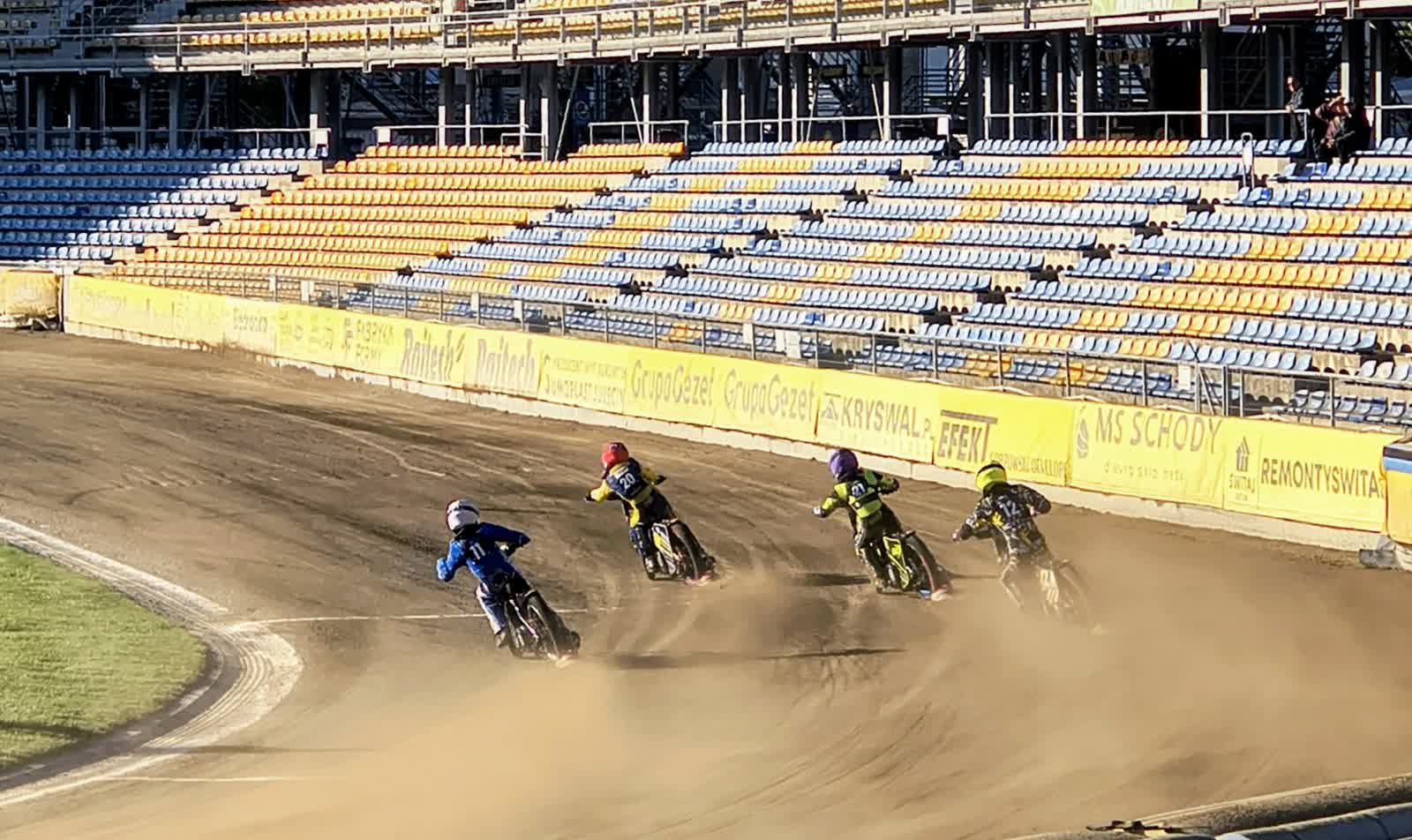 Młodzi stalowcy prawie bezbłędni, Falubaz na podium