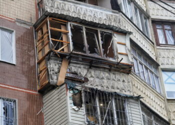 Zniszczenia po rosyjskim ataku rakietowym w Odessie. Fot. PAP/Alena Solomonova