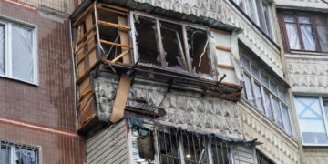 Zniszczenia po rosyjskim ataku rakietowym w Odessie. Fot. PAP/Alena Solomonova