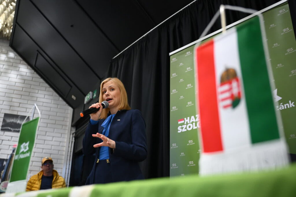 Dora Duro, jedna z liderek węgierskiej opozycji (PAP/EPA/Zsolt Czegledi)