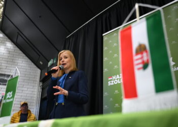 Dora Duro, jedna z liderek węgierskiej opozycji (PAP/EPA/Zsolt Czegledi)