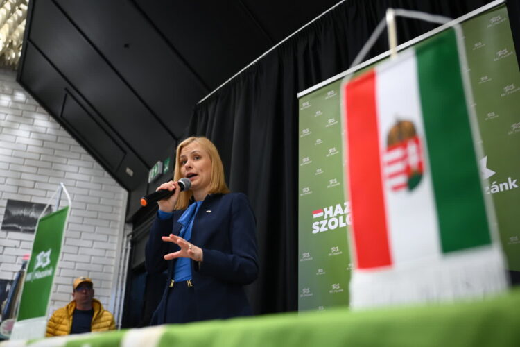 Dora Duro, jedna z liderek węgierskiej opozycji (PAP/EPA/Zsolt Czegledi)