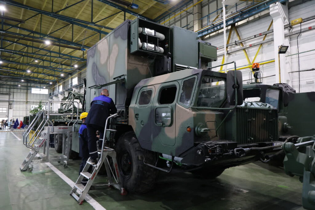 Siedziba Wojskowych Zakładów Elektronicznych S.A. w Zielonce koło Warszawy (PAP/Paweł Supernak)