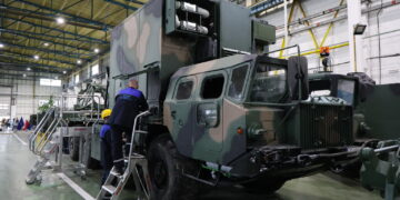 Siedziba Wojskowych Zakładów Elektronicznych S.A. w Zielonce koło Warszawy (PAP/Paweł Supernak)