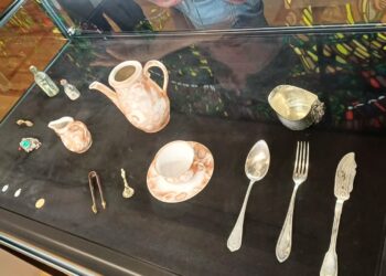 "Skarb" znaleziony w zielonogórskiej Ochli przekazany do Muzeum Ziemi Lubuskiej (fot. Piotr Bakselerowicz)