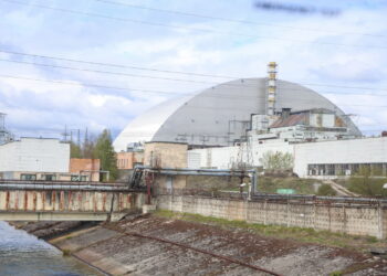 Nowa, bezpieczna kopuła nad czwartym blokiem energetycznym Czarnobylskiej Elektrowni Jądrowej. Fot. PAP/Victor Kovalchuk