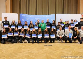 Młodzi lubuscy sportowcy odebrali powołania do kadry województwa w lekkiej atletyce do lat 16 (fot. Paweł Wańczko/lubuskie.pl)