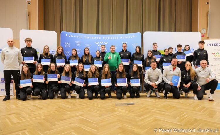Młodzi lubuscy sportowcy odebrali powołania do kadry województwa w lekkiej atletyce do lat 16 (fot. Paweł Wańczko/lubuskie.pl)