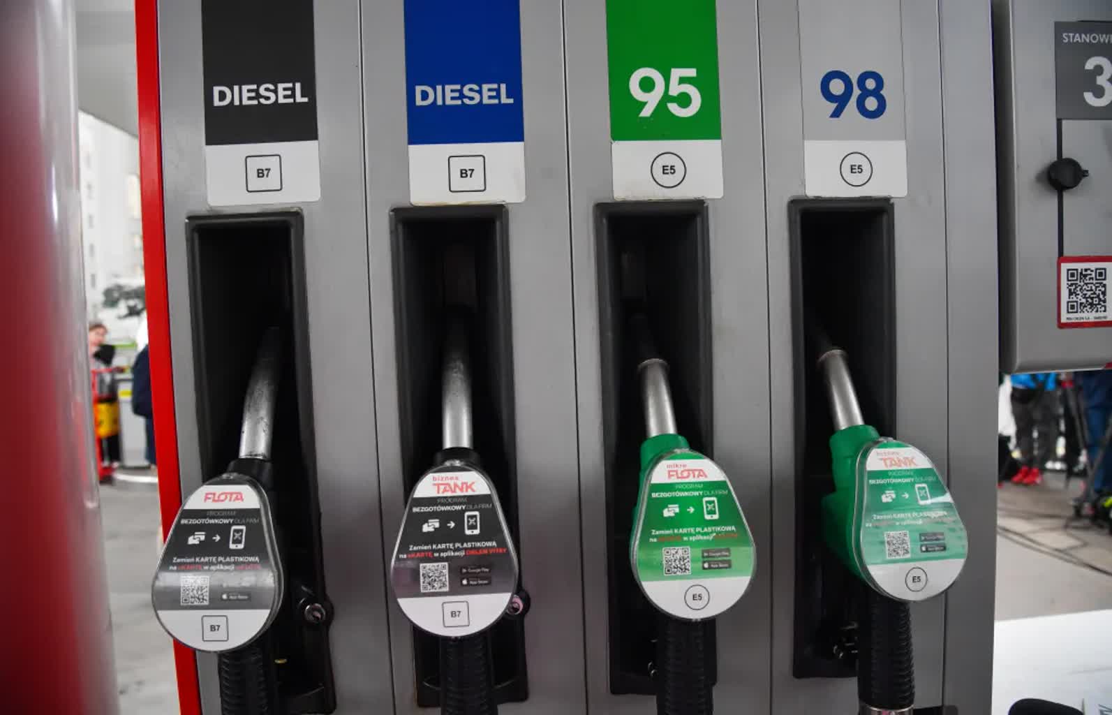 Ile wyniesie tankowanie przed Wielkanocą? Wiadomo, ile zapłacimy za litr paliwa