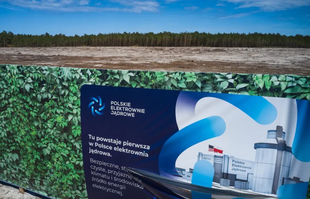 Teren pod budowę pierwszej polskiej elektrowni jądrowej w lokalizacji „Lubiatowo-Kopalino” w gminie Choczewo w 2024 roku, fot. PAP/Adam Warżawa