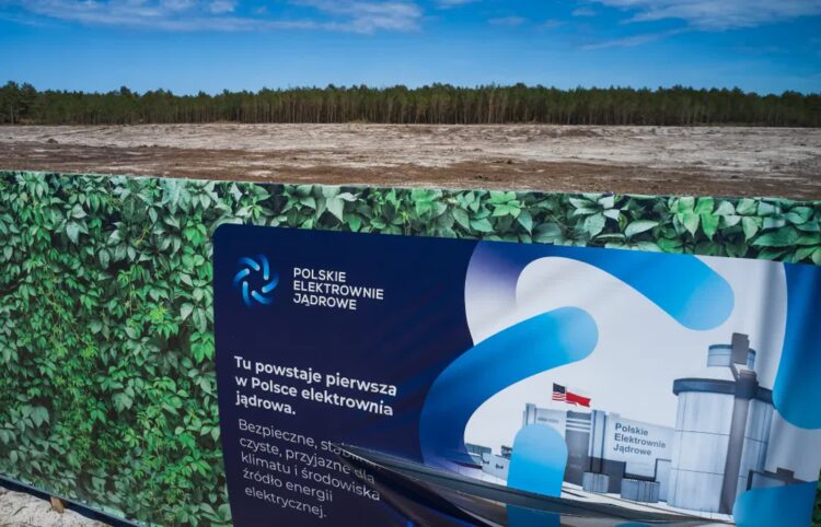 Teren pod budowę pierwszej polskiej elektrowni jądrowej w lokalizacji „Lubiatowo-Kopalino” w gminie Choczewo w 2024 roku, fot. PAP/Adam Warżawa