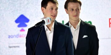 Kacper Tomasiak i Paweł Wąsek. Fot. PAP/Piotr Nowak