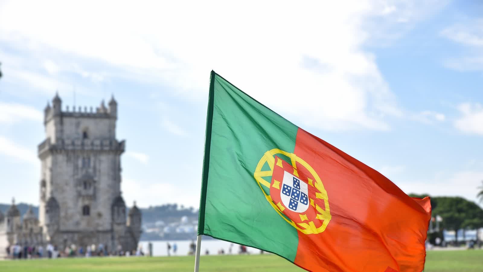W Portugalii wprowadzono ograniczenie eksponowania flag obcych państw i symboli LGBT