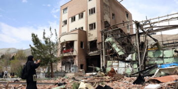 Zniszczenia w Teheranie (PAP/EPA/ABEDIN TAHERKENAREH)