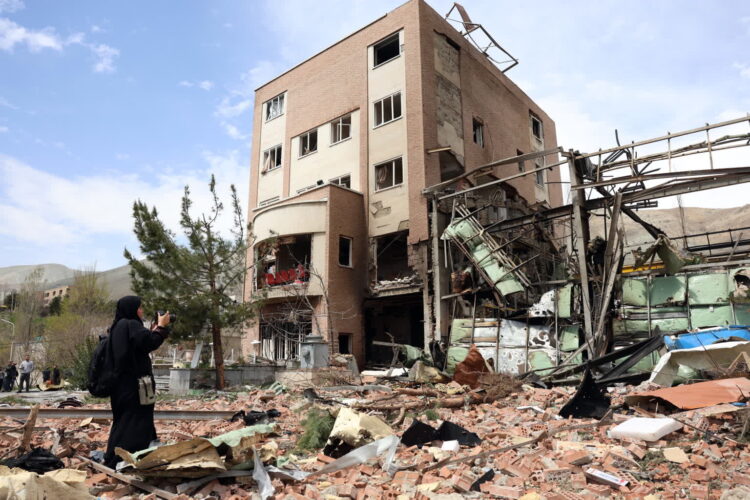 Zniszczenia w Teheranie (PAP/EPA/ABEDIN TAHERKENAREH)