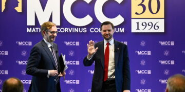 J.D. Vance w Budapeszcie (PAP/EPA/Robert Hegedus)