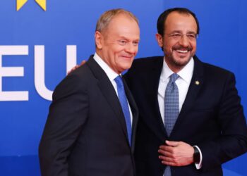 Premier Donald Tusk i prezydent Cypru Nikos Christodoulides. Fot. PAP/EPA/YVES HERMAN / POOL