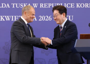 Prezydent Republiki Korei Li Dze Mjung i premier Donald Tusk. Fot. PAP/EPA/Chung Sung-Jun / POOL