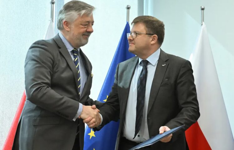 Prezes zarządu spółki Centralny Port Komunikacyjny Filip Czernicki oraz prezes zarządu Agencji Rozwoju Przemysłu S.A. Bartłomiej Babuśka. Fot. PAP/ Piotr Nowak