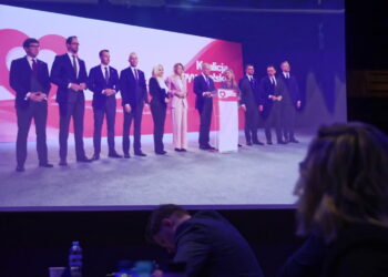 Donald Tusk i dziesiątka polityków KO na wybory. Fot. PAP/Leszek Szymański