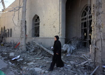 Zniszczony budynek Uniwersytetu Sharif po ataku lotniczym w Teheranie. Fot. PAP/EPA/ABEDIN TAHERKENAREH