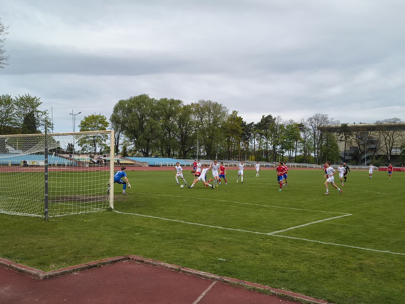 Lechia dobrze zaczęła, a potem straciła pięć goli