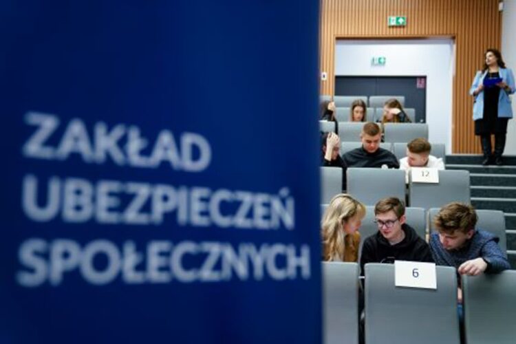 fotografia ilustracyjna - Zakład Ubezpieczeń Społeznych