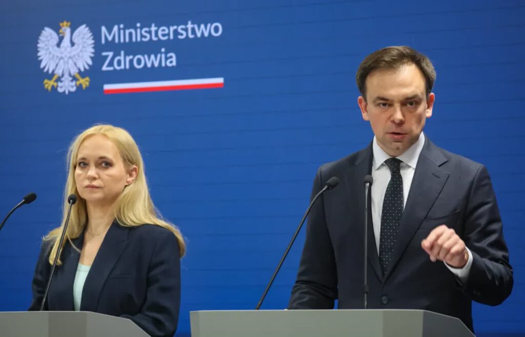 Minister zdrowia Jolanta Sobierańska-Grenda oraz minister finansów i gospodarki Andrzej Domański. Fot. PAP/PAP/Leszek Szymański