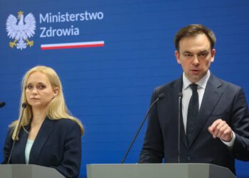 Minister zdrowia Jolanta Sobierańska-Grenda oraz minister finansów i gospodarki Andrzej Domański. Fot. PAP/PAP/Leszek Szymański