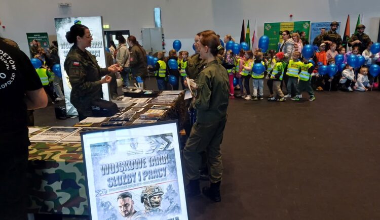 Wojskowe Targi Służby i Pracy w Nowej Soli (fot. Piotr Bakselerowicz)