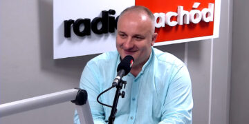 Hubert Harasimowicz w studiu Radia Zachód