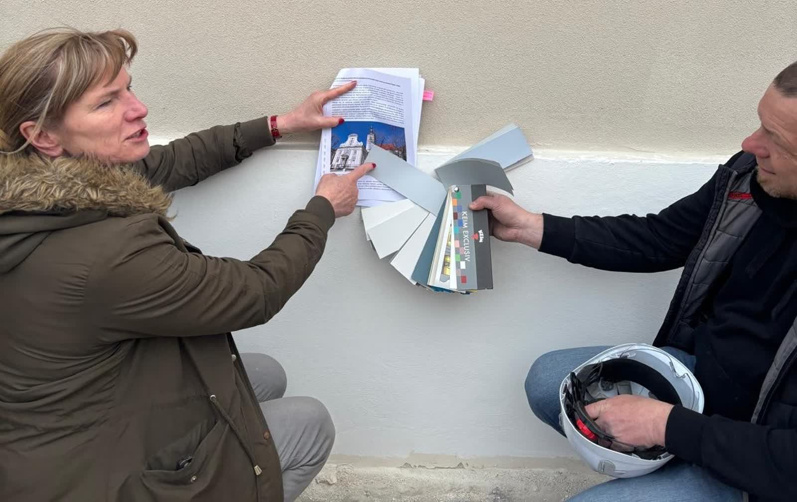 Szara elewacja kościoła w Jasieniu