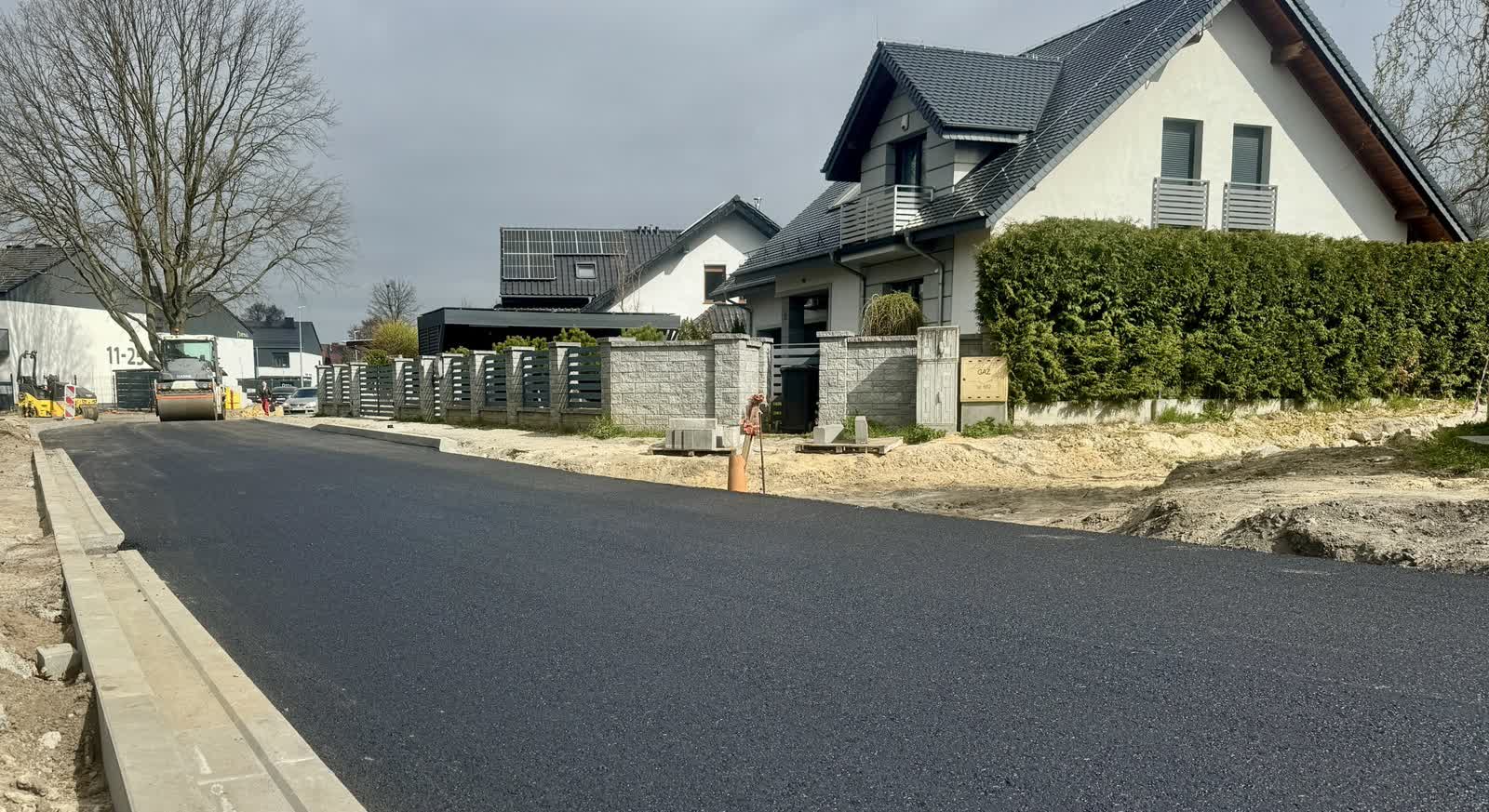 Kolejny etap prac przy przebudowie ulicy Dolnośląskiej w Żarach