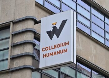 Logo Collegium Humanum (fot. PAP/Maciej Kulczyński)