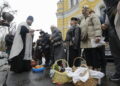 Święcenie koszyczków w Kijowie (PAP/EPA/SERGEY DOLZHENKO)
