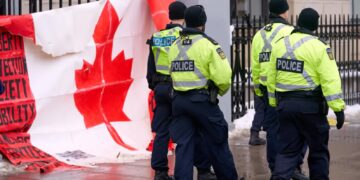 Kanadyjska policja w Ottawie, Fot. PAP/EPA/ANDRE PICHETTE