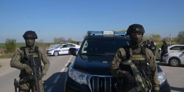 Serbskie służby zabezpieczają gazociąg między Serbią a Węgrami (PAP/EPA/MINISTRY OF DEFENCE REPUBLIC OF SERBIA)