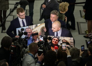 Michał Woś i Dariusz Matecki. Fot. PAP/Tomasz Gzell