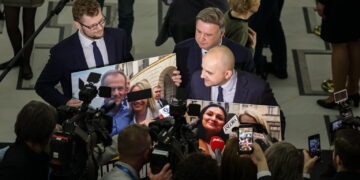 Michał Woś i Dariusz Matecki. Fot. PAP/Tomasz Gzell