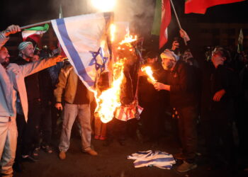 Ulice Teheranu po ogłoszeniu zawieszenia broni między USA i Izraelem a Iranem (PAP/EPA/ABEDIN TAHERKENAREH)