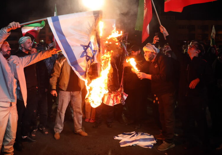 Ulice Teheranu po ogłoszeniu zawieszenia broni między USA i Izraelem a Iranem (PAP/EPA/ABEDIN TAHERKENAREH)