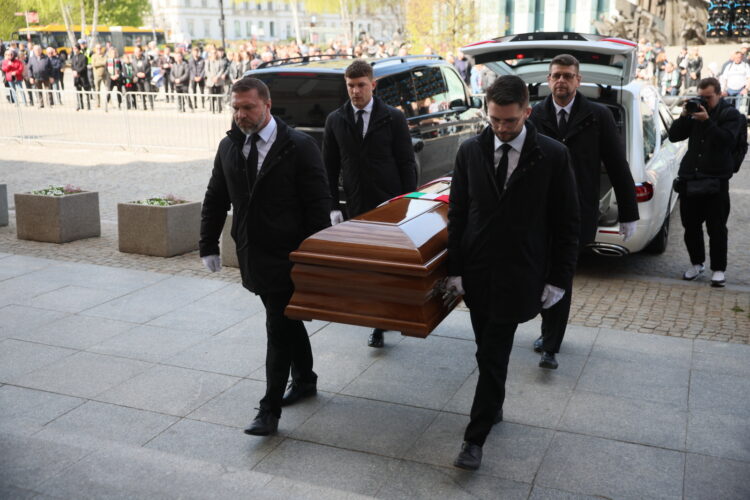 Warszawa, 16.04.2026. Uroczystoci pogrzebowe pi³karza i trenera Jacka Magiery w Katedrze Polowej Wojska Polskiego w Warszawie, 16 bm. Drugi trener reprezentacji Polski zmar³ 10 bm. w wieku 49 lat. (gj) PAP/Leszek Szymañski