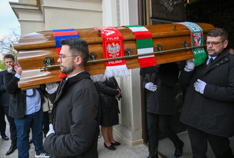 Warszawa, 16.04.2026. Uroczystoci pogrzebowe pi³karza i trenera Jacka Magiery w Katedrze Polowej Wojska Polskiego w Warszawie, 16 bm. Drugi trener reprezentacji Polski zmar³ 10 bm. w wieku 49 lat. (gj) PAP/Radek Pietruszka