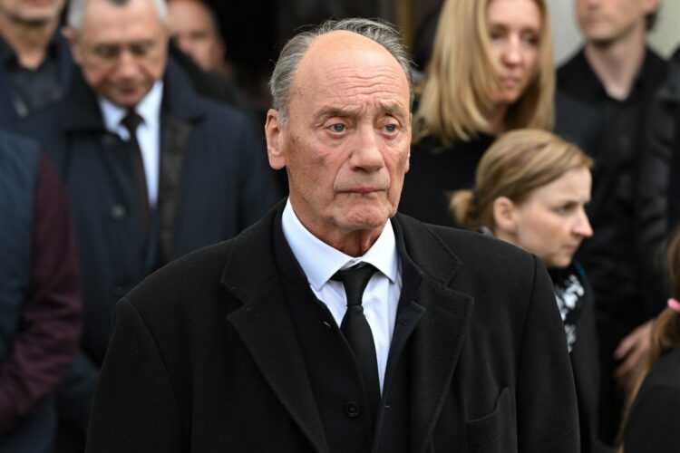 Warszawa, 16.04.2026. Dziennikarz sportowy Dariusz Szpakowski po uroczystoci pogrzebowej pi³karza i trenera Jacka Magiery w Katedrze Polowej Wojska Polskiego w Warszawie, 16 bm. Drugi trener reprezentacji Polski zmar³ 10 bm. w wieku 49 lat. (gj) PAP/Radek Pietruszka