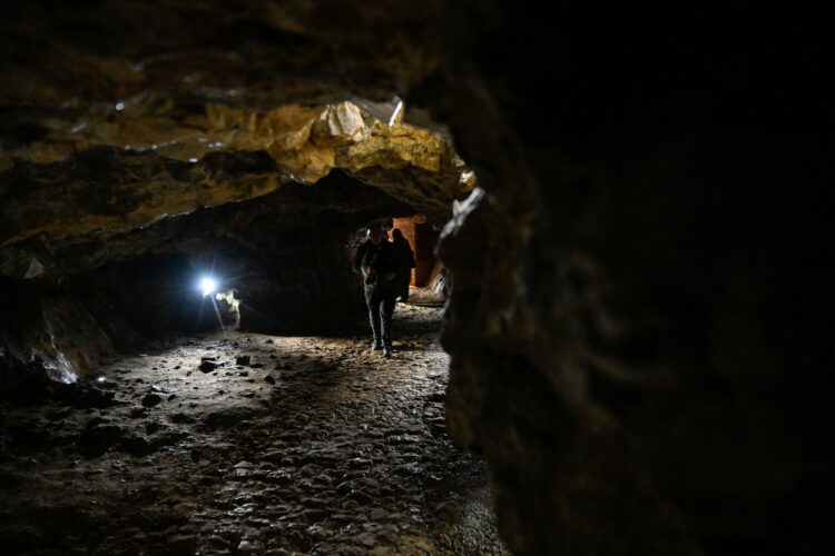 Kraków, 23.04.2026. Otwarcie po zakoñczonym remoncie Smoczej Jamy w zachodnim zboczu Wawelu i udostêpnienie zwiedzaj¹cym nowej wystawy w Ogrodach Zamku, 23 bm. (ad) PAP/Art Service