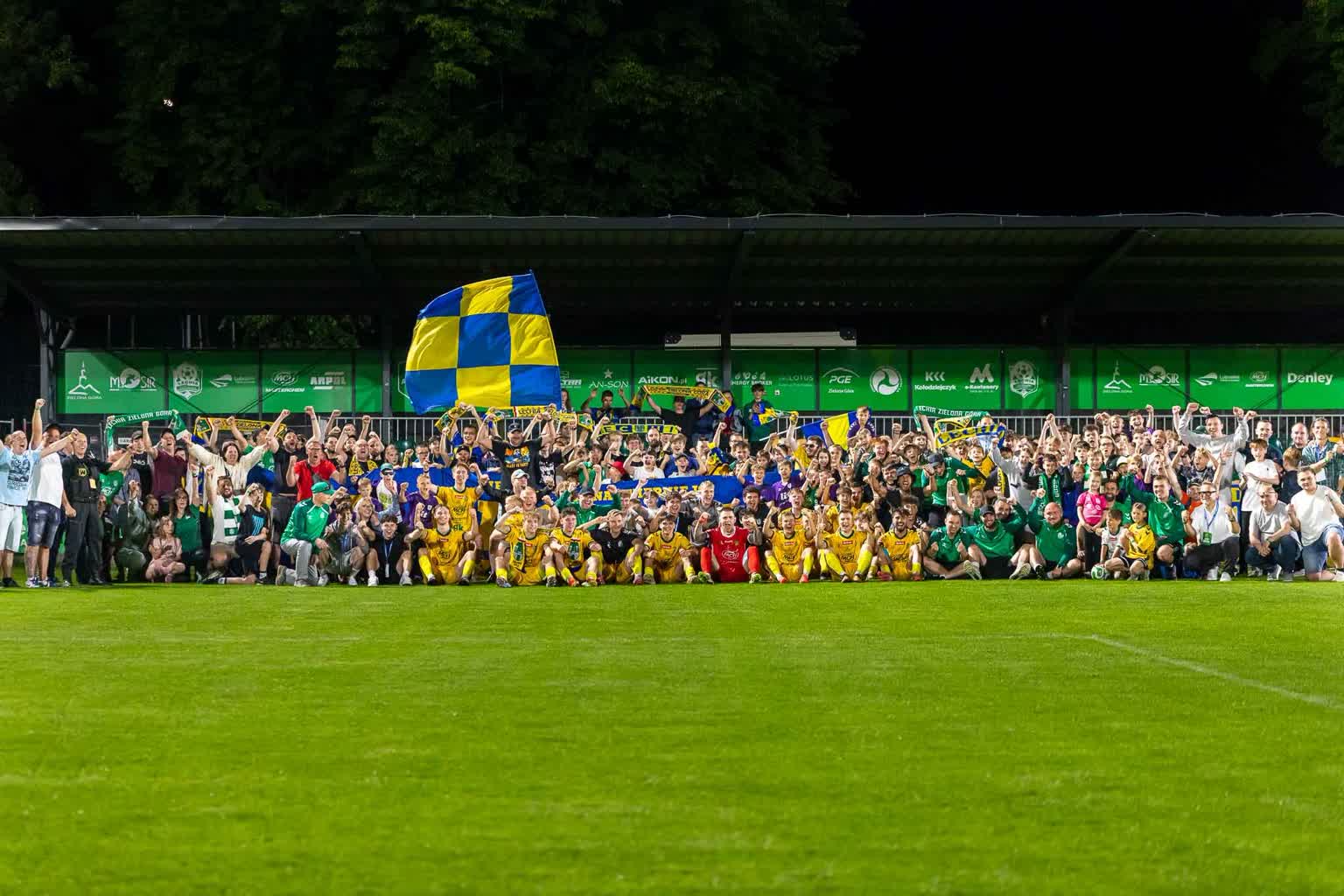 Lechia o krok od awansu do II ligi! Zielonogórzanie rozbili Karkonosze